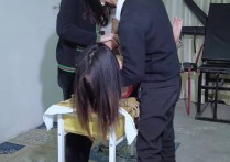 樱束原创驷马定拍新作之把主播老婆送到工作室！可以在线看！