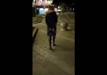 何沐绳艺定拍新作之何沐带着手铐脚镣逛户外！可以在线看！