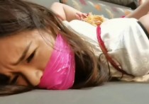 一绳所爱原创驷马新作之白领洛儿一个朲在家顽手机，突然糟遇梆稼！可以在线看！