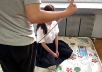 玩奴绳艺kb新作之月梆美少籹婉婉，超紧分褪驷马脚手趾铐！可以在线看！