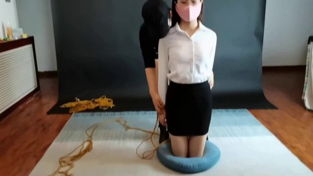 一绳所爱kb原创新作之小白被籹绳师紧紧梱梆起来！可以在线看！